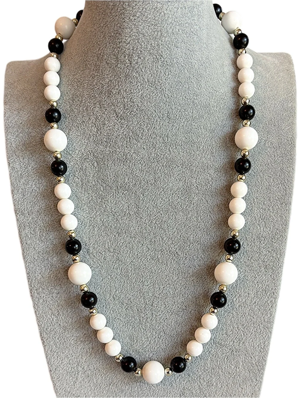 Vintage Classic Black & White Beaded Necklace